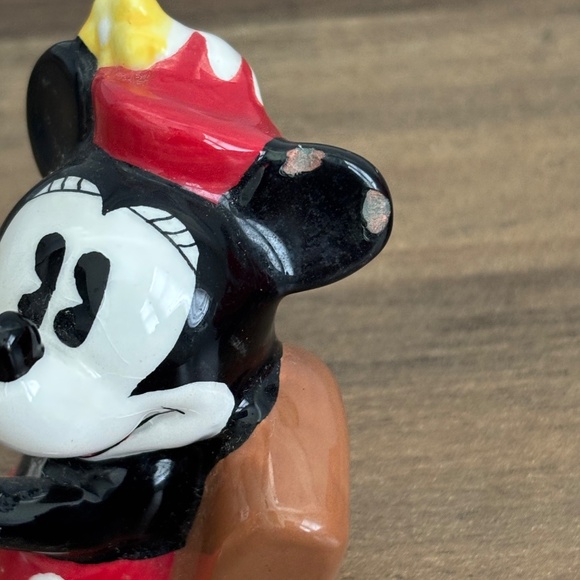 Walt DISNEY Salt & Pepper Shakers Magnetic MICKEY & MINNIE MOUSE Retro Red CAR 3 - Picture 14 of 15